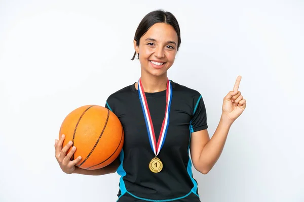 Young Basketball Player Woman Isolated White Background Pointing Great Idea — Zdjęcie stockowe
