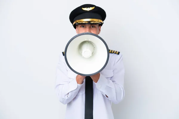 Vliegtuig Kaukasische Piloot Geïsoleerd Witte Achtergrond Schreeuwen Door Een Megafoon — Stockfoto