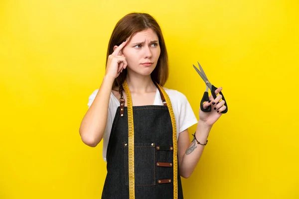 Young Seamstress English Woman Isolated Yellow Background Having Doubts Thinking — ストック写真