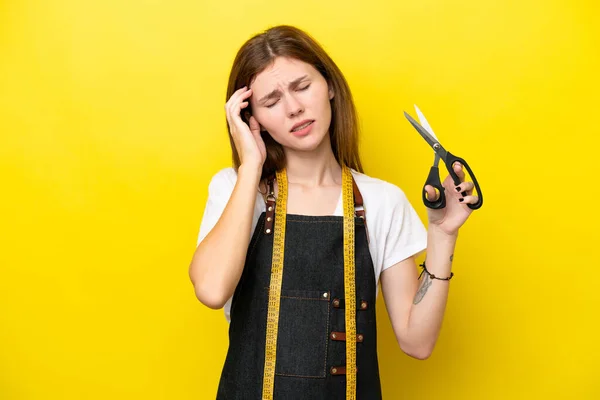 Young Seamstress English Woman Isolated Yellow Background Headache — Stockfoto