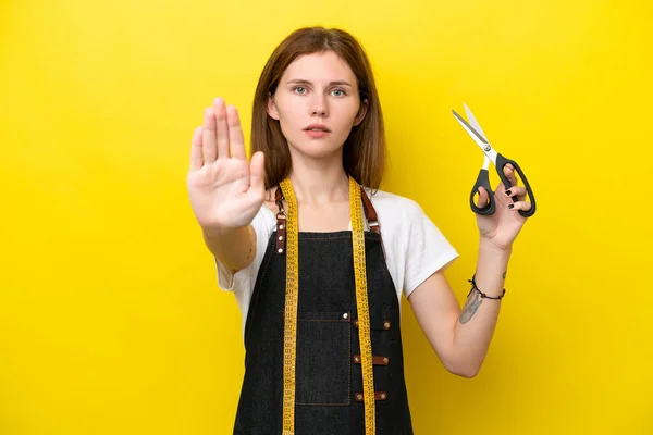 Young Seamstress English Woman Isolated Yellow Background Making Stop Gesture — Photo