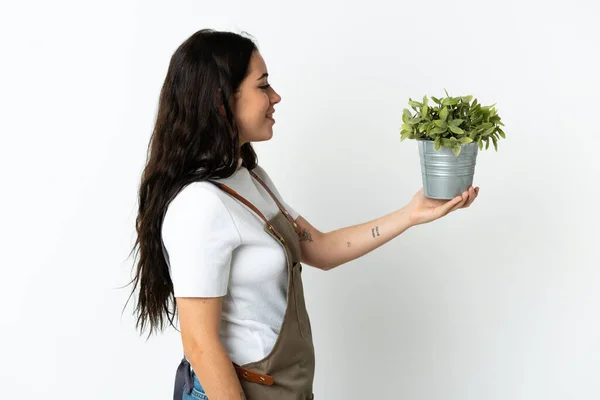 Mujer Joven Caucásica Sosteniendo Una Planta Aislada Sobre Fondo Blanco — Foto de Stock