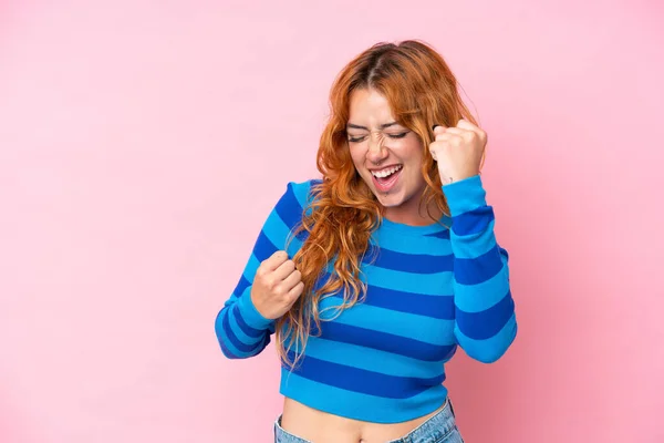 Young Caucasian Woman Isolated Pink Background Celebrating Victory — Stock Photo, Image