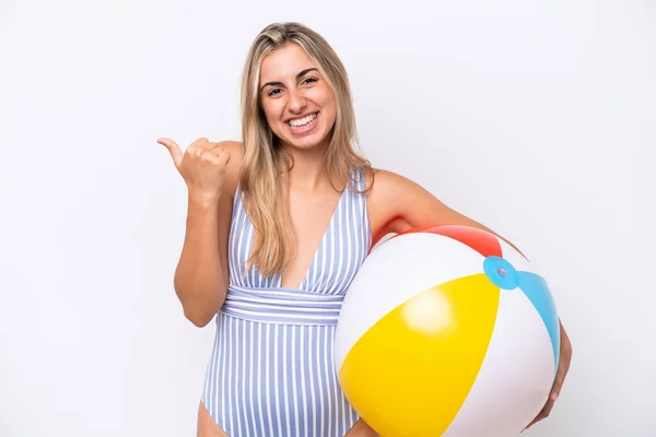 Young Caucasian Woman Holding Beach Ball Isolated White Background Pointing — 스톡 사진