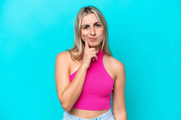 Young Caucasian Woman Isolated Blue Background Thinking — Stock Photo, Image