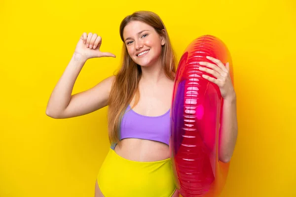 Young Caucasian Woman Holding Air Mattress Isolated Yellow Background Proud — Fotografia de Stock