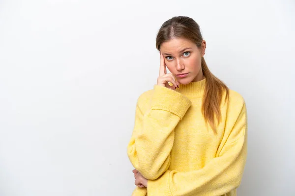 Ung Kaukasisk Kvinna Isolerad Vit Bakgrund Tänker Idé — Stockfoto