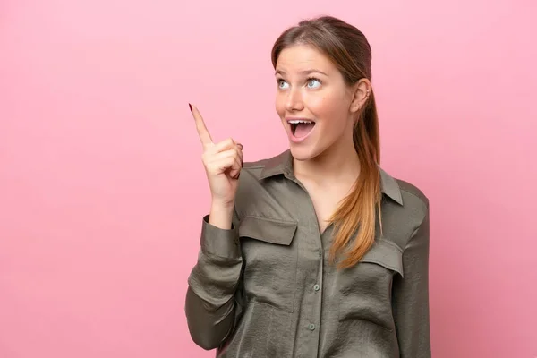 Jonge Blanke Vrouw Geïsoleerd Roze Achtergrond Van Plan Oplossing Realiseren — Stockfoto