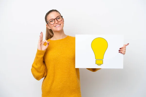 Young Caucasian Woman Isolated White Background Holding Placard Bulb Icon — Stockfoto