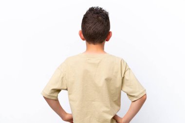 Beyaz arka planda izole edilmiş beyaz bir beyaz çocuk.