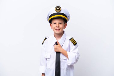 Küçük pilot çocuk beyaz arka planda izole edilmiş bir şekilde baş parmak hareketi yapıyor.