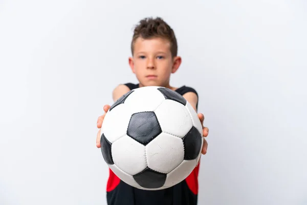 Garçon Jouer Football Sur Mur Blanc Isolé — Photo