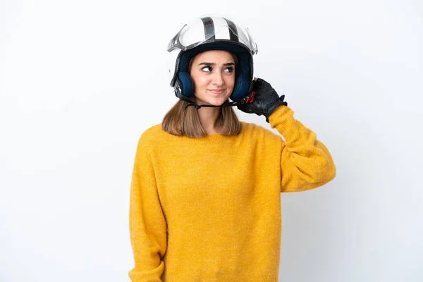 Jonge Kaukasische Vrouw Met Een Motorfiets Helm Geïsoleerd Witte Achtergrond — Stockfoto