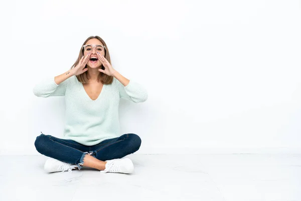 Young Caucasian Woman Sitting Floor Isolated White Background Shouting Announcing — Foto de Stock