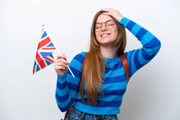 Mladá Běloška Drží Vlajku Spojeného Království Izolované Bílém Pozadí Úsměvem — Stock fotografie