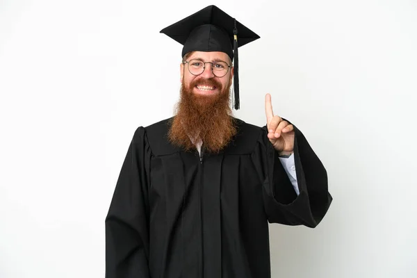 Jovem Universitário Graduado Homem Avermelhado Isolado Fundo Branco Apontando Para — Fotografia de Stock