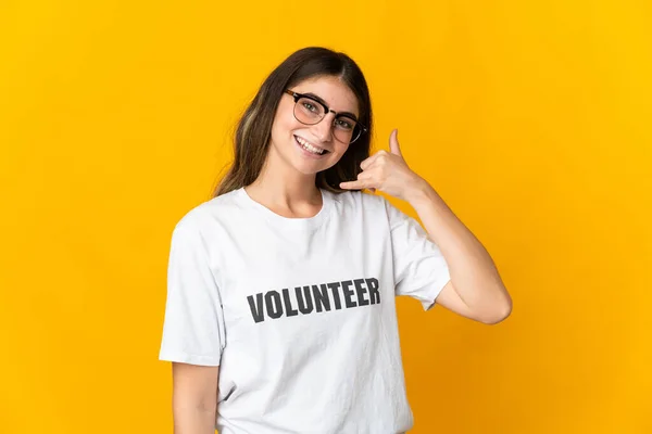 Young Volunteer Woman Isolated Yellow Background Making Phone Gesture Call — Zdjęcie stockowe