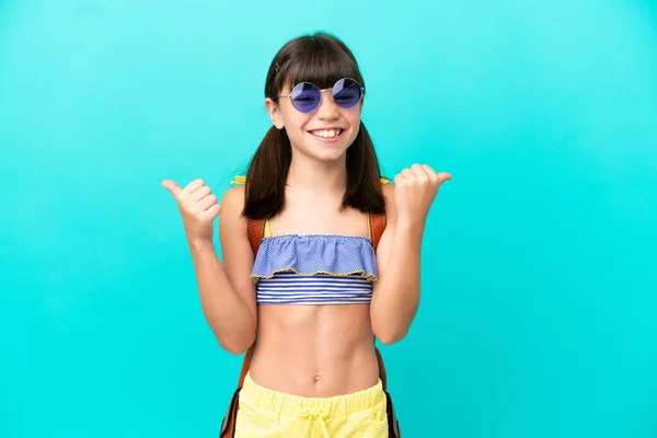 Little Caucasian Kid Going Beach Isolated Blue Background Thumbs Gesture — Stock Fotó