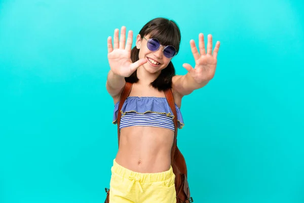 Little Caucasian Kid Going Beach Isolated Blue Background Counting Ten — Stockfoto