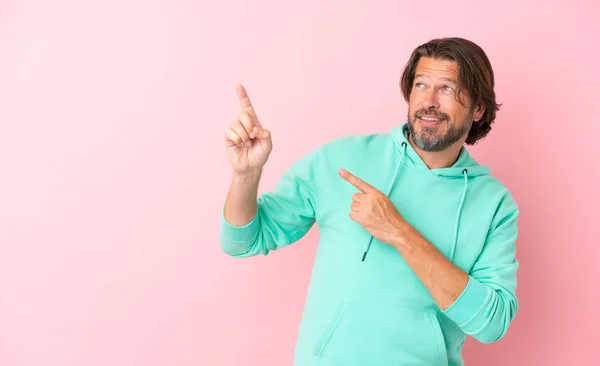 Senior Dutch Man Isolated Pink Background Pointing Index Finger Great — Stockfoto