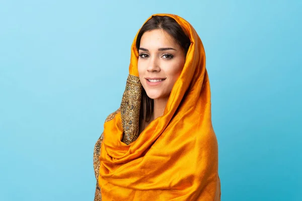 Mulher Marroquina Jovem Com Traje Tradicional Isolado Fundo Azul — Fotografia de Stock