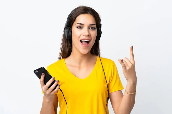 Jeune Femme Caucasienne Isolée Sur Fond Blanc Écoutant Musique Faire — Photo