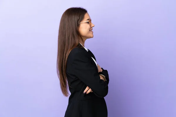 Business Woman Isolated Purple Background Lateral Position — Zdjęcie stockowe