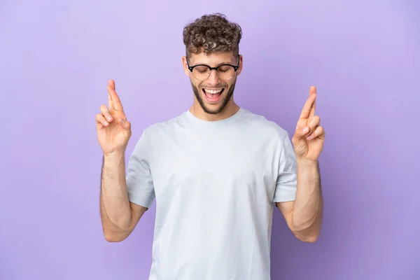 Delivery Caucasian Man Isolated Purple Background Fingers Crossing — Photo