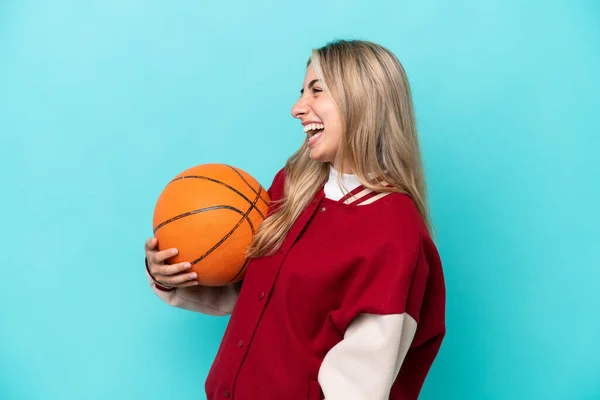 Young Caucasian Basketball Player Woman Isolated Blue Background Laughing Lateral — Fotografia de Stock