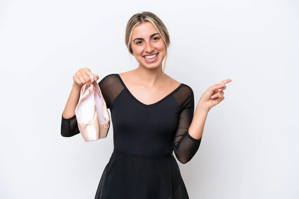 Young Caucasian Woman Practicing Ballet Isolated White Background Pointing Finger — ストック写真