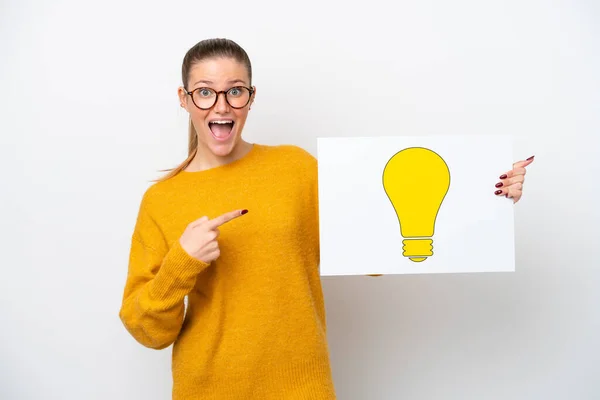 Young Caucasian Woman Isolated White Background Holding Placard Bulb Icon — Stock Photo, Image