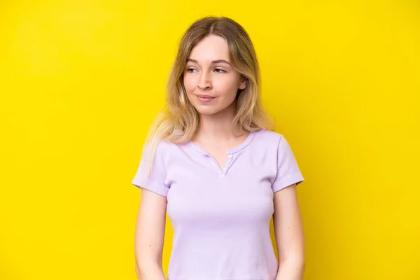 Blonde English Young Girl Isolated Yellow Background Making Doubts Gesture — Fotografia de Stock