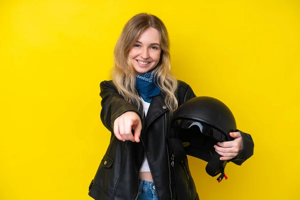 Blonde English Young Girl Motorcycle Helmet Isolated Yellow Background Pointing — ストック写真