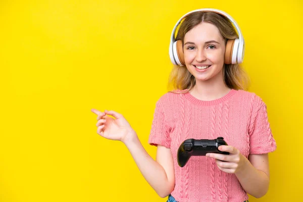 Blonde English Young Girl Playing Video Game Controller Isolated Yellow — Fotografia de Stock