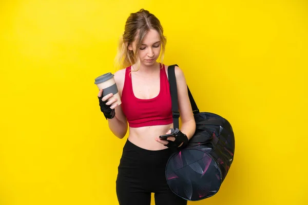 Young Sport Caucasian Woman Sport Bag Isolated Background Holding Coffee — Fotografia de Stock