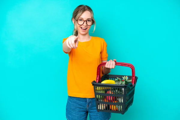 Blonde English Young Girl Holding Shopping Basket Full Food Isolated — Stockfoto