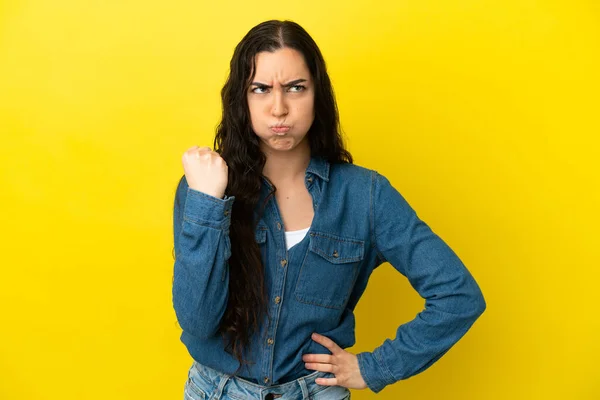 Young Caucasian Woman Isolated Yellow Background Unhappy Expression — Stock Photo, Image