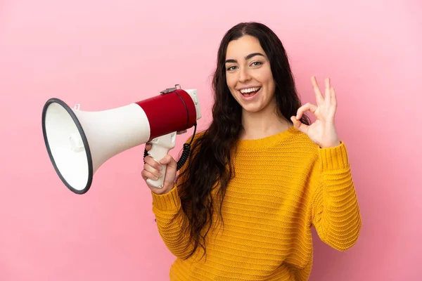 Young Caucasian Woman Isolated Pink Background Holding Megaphone Showing Sign — Stockfoto