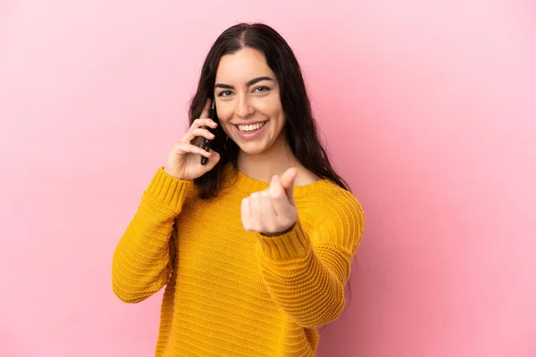 Young Caucasian Woman Using Mobile Phone Isolated Pink Background Making — Stockfoto