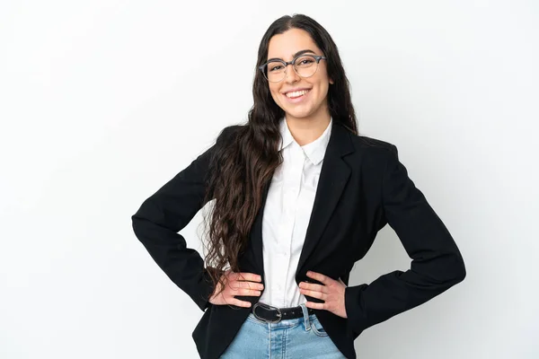 Young Business Woman Isolated White Background Posing Arms Hip Smiling — Zdjęcie stockowe