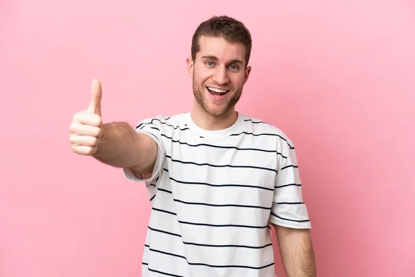 Jonge Blanke Man Geïsoleerd Roze Achtergrond Met Duimen Omhoog Omdat — Stockfoto