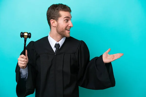 Judge Caucasian Man Isolated Blue Background Surprise Expression While Looking — Photo