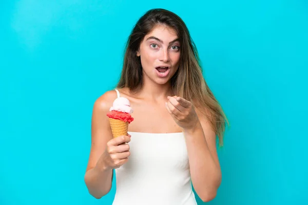 Young Woman Swimsuit Holding Ice Cream Isolated Blue Background Surprised — Stockfoto