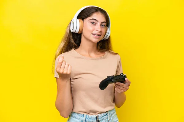 Young Caucasian Woman Playing Video Game Controller Isolated Yellow Background —  Fotos de Stock