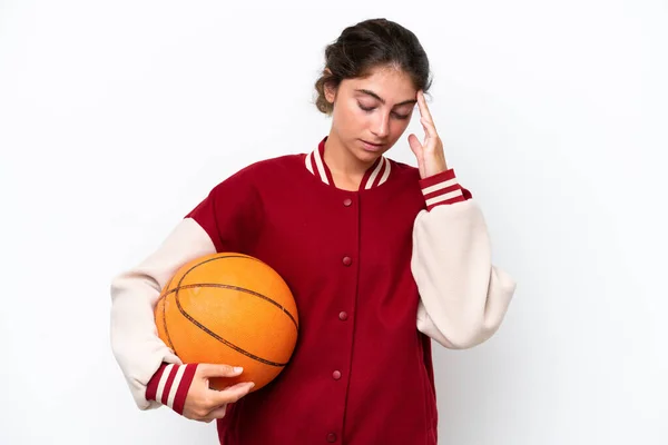 Молода Баскетболістка Ізольована Білому Тлі Головним Болем — стокове фото