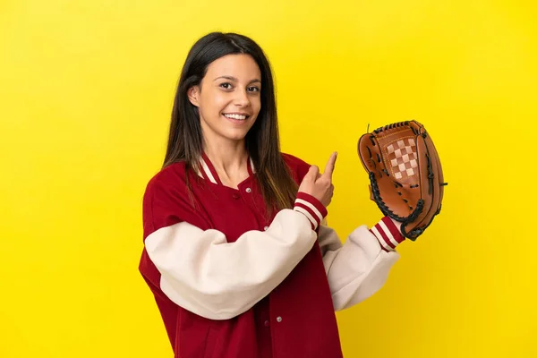 Young Caucasian Woman Playing Baseball Isolated Yellow Background Pointing Back — ストック写真