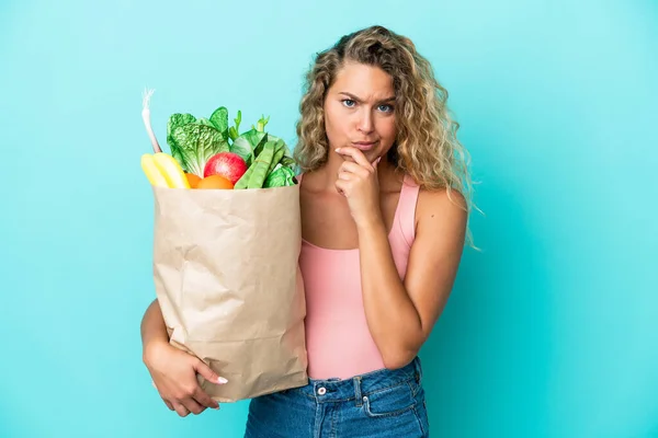 Girl Curly Hair Holding Grocery Shopping Bag Isolated Green Background — Foto de Stock
