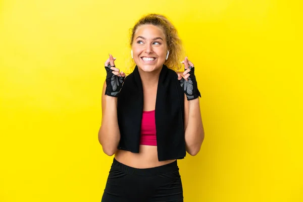 Sport Woman Towel Isolated Yellow Background Fingers Crossing — ストック写真