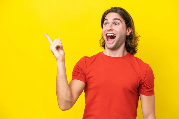 Caucasian Handsome Man Isolated Yellow Background Intending Realizes Solution While — Stockfoto