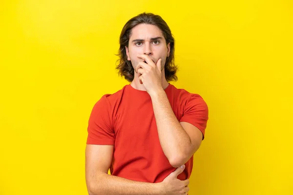 Caucasian Handsome Man Isolated Yellow Background Surprised Shocked While Looking —  Fotos de Stock